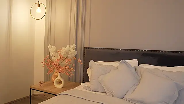 IrisBaker online show from 04-10-26, 10:25