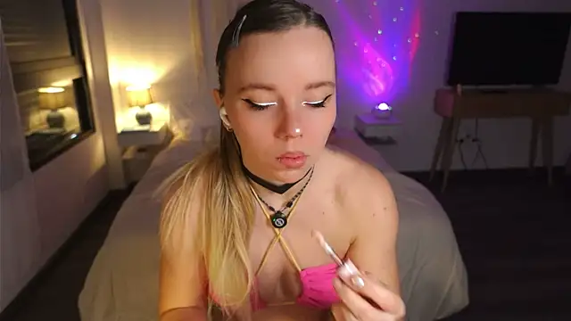 Snapshot of Ayra_Lust chatting on 06-12-26, 04:39 Ayra Lust online show from 06-12-26, 04:39