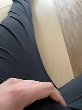 Snapshot of bigschlong290 chatting on 09-25-25, 02:21 bigschlong290 online show from 09-25-25, 02:21