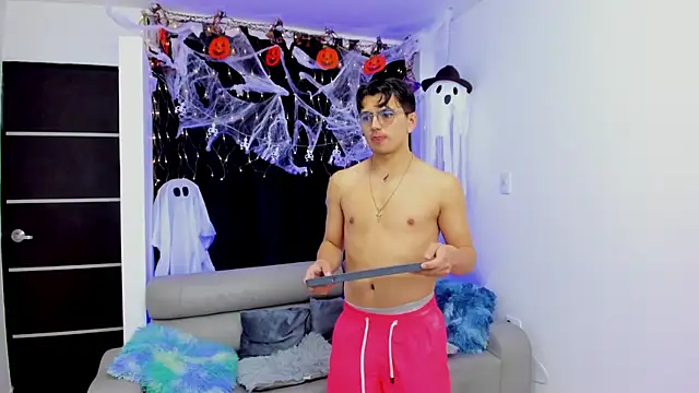 Snapshot of UNIVERSAL_SEXX_ chatting on 10-16-25, 05:52 UNIVERSAL SEXX online show from 10-16-25, 05:52