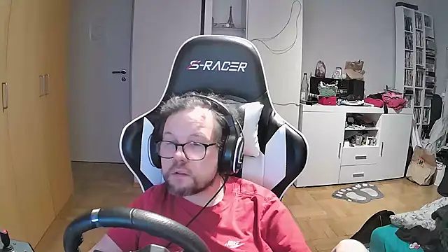 larsgessner30 online show from 10-28-25, 09:39