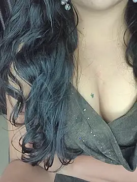 Snapshot of Tanvi-patil chatting on 12-17-25, 06:14 Tanvi-patil online show from 12-17-25, 06:14