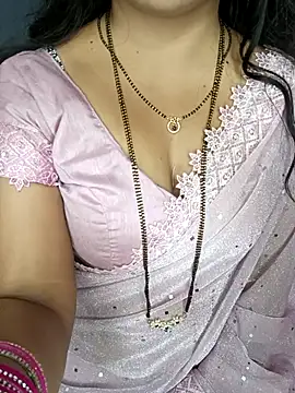 Snapshot of Tanvi-patil chatting on 02-13-26, 06:15 Tanvi-patil online show from 02-13-26, 06:15