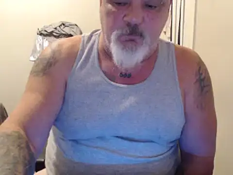 Newfiesausage1972 online show from 01-28-25, 05:46