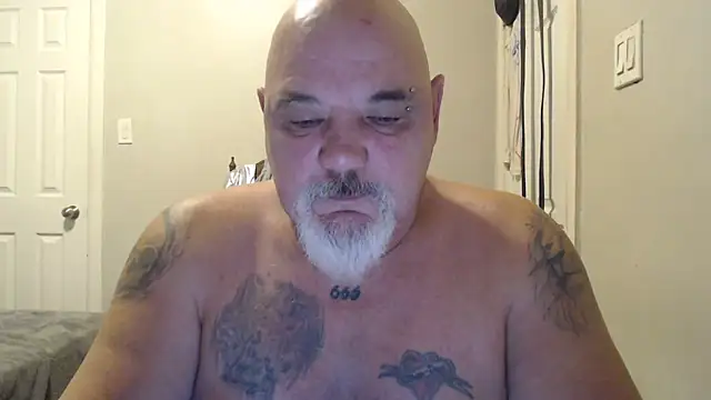 Newfiesausage1972 online show from 02-04-25, 09:31