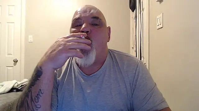 Newfiesausage1972 online show from 02-06-25, 02:26