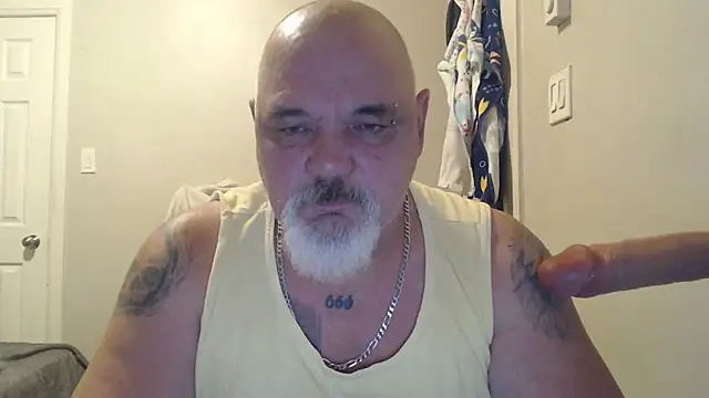 Newfiesausage1972 online show from 02-10-25, 03:21