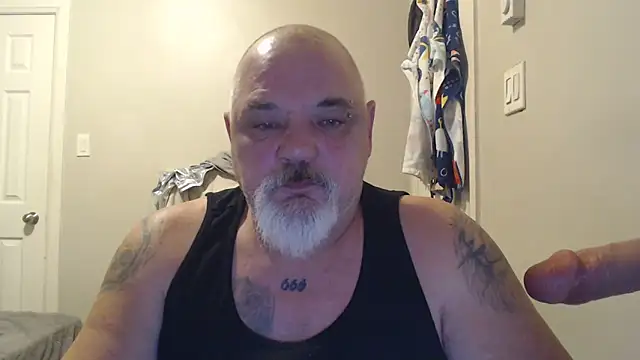 Newfiesausage1972 online show from 02-15-25, 09:26