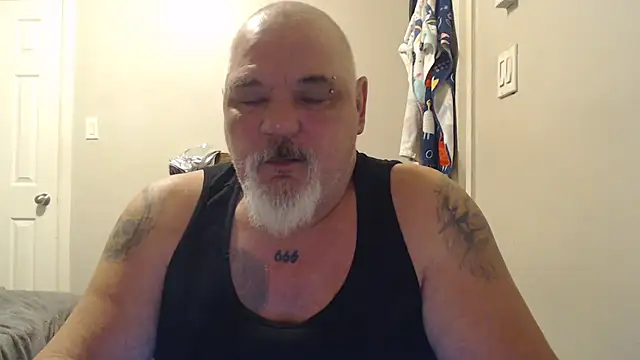 Newfiesausage1972 online show from 02-18-25, 09:54