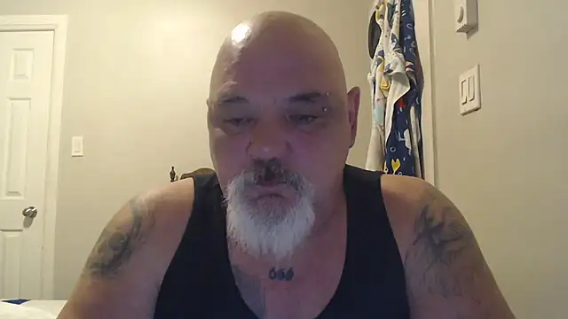 Newfiesausage1972 online show from 03-17-25, 04:11