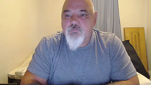 Newfiesausage1972 online show from 09-11-25, 11:43