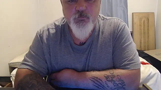 Newfiesausage1972 online show from 09-25-25, 02:32