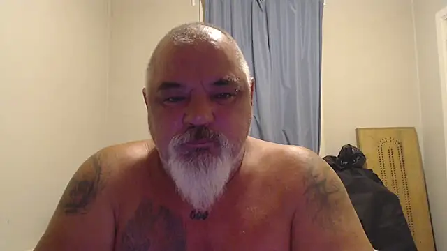 Newfiesausage1972 online show from 10-03-25, 07:27