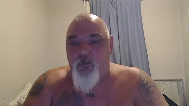 Newfiesausage1972 online show from 10-19-25, 07:25