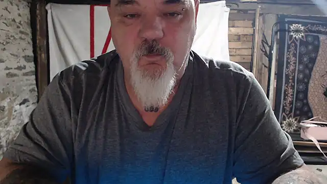 Newfiesausage1972 online show from 01-15-26, 11:48