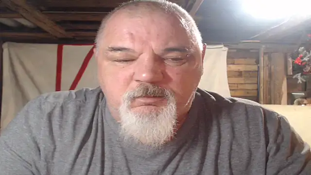 Newfiesausage1972 online show from 02-08-26, 09:23