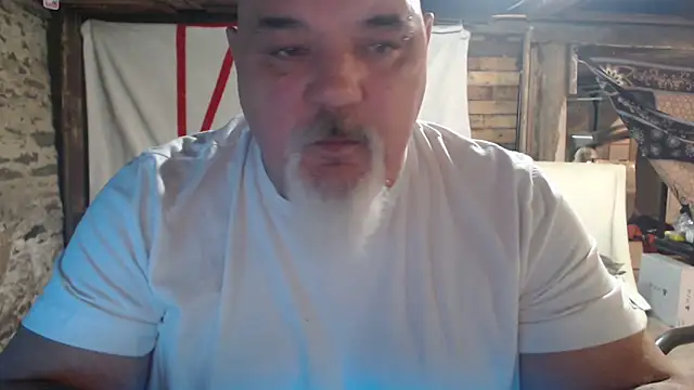 Newfiesausage1972 online show from 02-11-26, 11:43