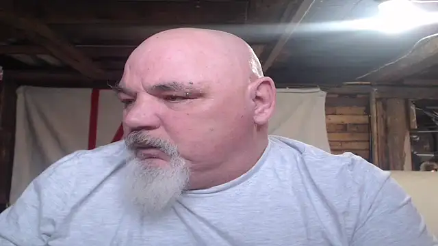 Newfiesausage1972 online show from 02-12-26, 09:32