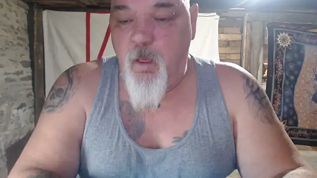 Newfiesausage1972 online show from 04-19-26, 11:31