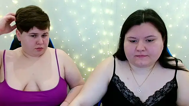 Snapshot of BeckyAndHellen chatting on 02-13-26, 11:50 BeckyAndHellen online show from 02-13-26, 11:50