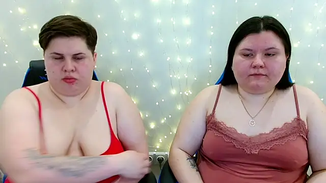 Snapshot of BeckyAndHellen chatting on 03-08-26, 08:34 BeckyAndHellen online show from 03-08-26, 08:34