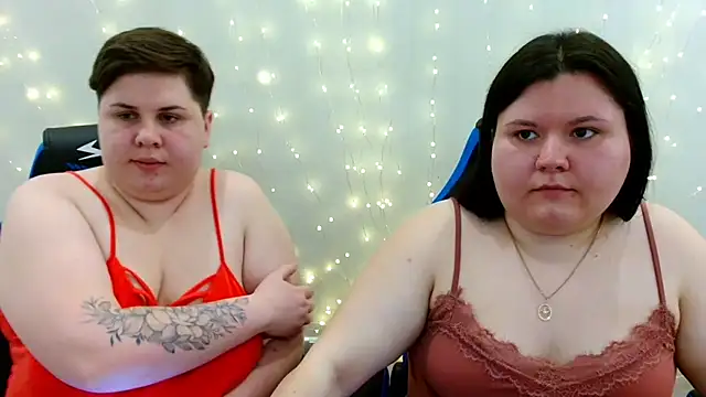 Snapshot of BeckyAndHellen chatting on 03-10-26, 10:31 BeckyAndHellen online show from 03-10-26, 10:31