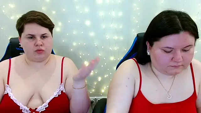 Snapshot of BeckyAndHellen chatting on 03-26-26, 12:11 BeckyAndHellen online show from 03-26-26, 12:11