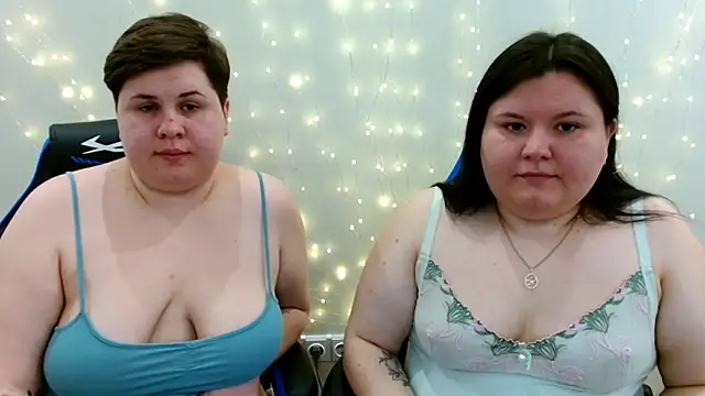 Snapshot of BeckyAndHellen chatting on 03-27-26, 11:21 BeckyAndHellen online show from 03-27-26, 11:21