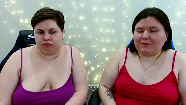 Snapshot of BeckyAndHellen chatting on 03-27-26, 11:26 BeckyAndHellen online show from 03-27-26, 11:26