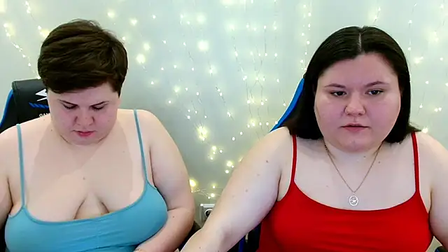 Snapshot of BeckyAndHellen chatting on 04-05-26, 11:40 BeckyAndHellen online show from 04-05-26, 11:40