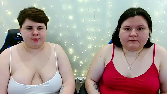 Snapshot of BeckyAndHellen chatting on 04-06-26, 11:00 BeckyAndHellen online show from 04-06-26, 11:00