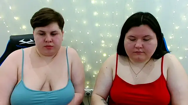 Snapshot of BeckyAndHellen chatting on 04-12-26, 11:15 BeckyAndHellen online show from 04-12-26, 11:15