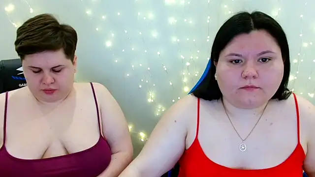 Snapshot of BeckyAndHellen chatting on 04-15-26, 04:25 BeckyAndHellen online show from 04-15-26, 04:25