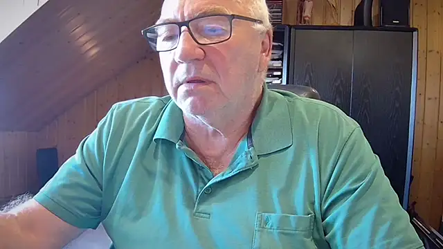 Snapshot of biggandybig chatting on 10-02-25, 06:31 biggandybig online show from 10-02-25, 06:31