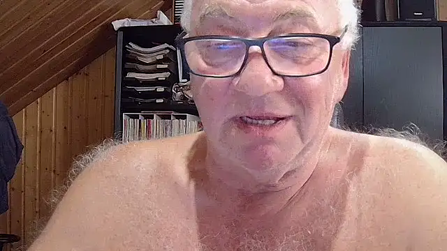 Snapshot of biggandybig chatting on 10-04-25, 08:51 biggandybig online show from 10-04-25, 08:51