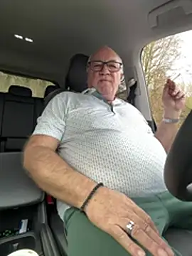 Snapshot of biggandybig chatting on 03-11-26, 11:38 biggandybig online show from 03-11-26, 11:38