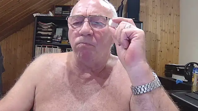 Snapshot of biggandybig chatting on 03-13-26, 12:39 biggandybig online show from 03-13-26, 12:39