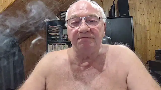 Snapshot of biggandybig chatting on 03-18-26, 11:19 biggandybig online show from 03-18-26, 11:19