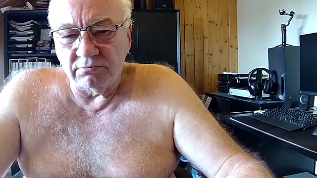 Snapshot of biggandybig chatting on 04-03-26, 10:57 biggandybig online show from 04-03-26, 10:57