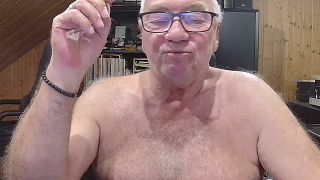 Snapshot of biggandybig chatting on 06-12-26, 11:03 biggandybig online show from 06-12-26, 11:03