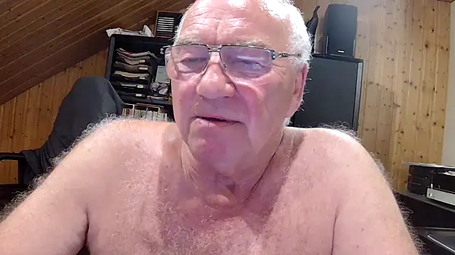 Snapshot of biggandybig chatting on 06-27-26, 12:04 biggandybig online show from 06-27-26, 12:04