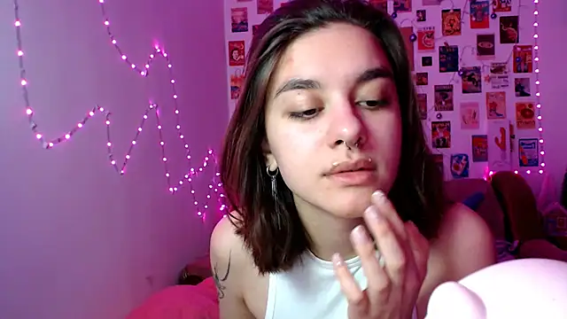 Snapshot of Celine_Dionn chatting on 12-12-24, 12:01 Celine Dionn online show from 12-12-24, 12:01