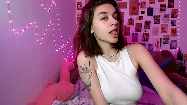 Snapshot of Celine_Dionn chatting on 12-21-24, 12:27 Celine Dionn online show from 12-21-24, 12:27