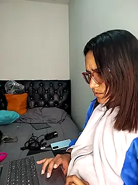 Snapshot of Yaumiko chatting on 03-04-26, 08:15 Yaumiko online show from 03-04-26, 08:15