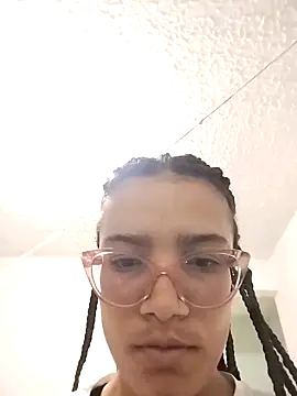 Snapshot of Yaumiko chatting on 04-08-26, 11:32 Yaumiko online show from 04-08-26, 11:32