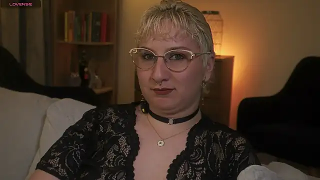 Ximenna Cruz online show from 12-05-25, 12:19