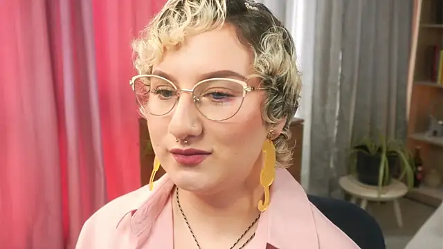 Ximenna Cruz online show from 04-13-26, 07:19