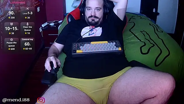 Snapshot of menditeta1 chatting on 12-13-25, 10:37 menditeta1 online show from 12-13-25, 10:37