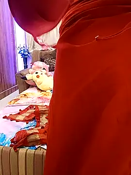 Divya girl online show from 04-20-26, 06:20