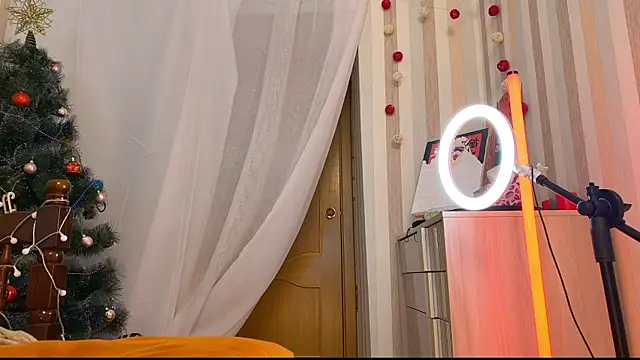 Snapshot of EmmyAmbros chatting on 01-14-26, 10:47 EmmyAmbros online show from 01-14-26, 10:47